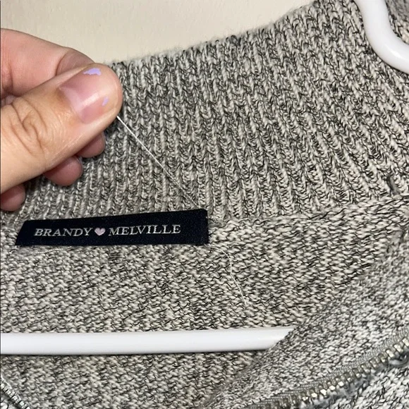 🌚Brandy Melville Gray Cropped Sweater - Picture 5 of 5